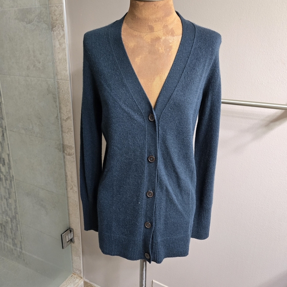 Bloomingdale's Dark Green Cashmere Sweater - Picture 1 of 3